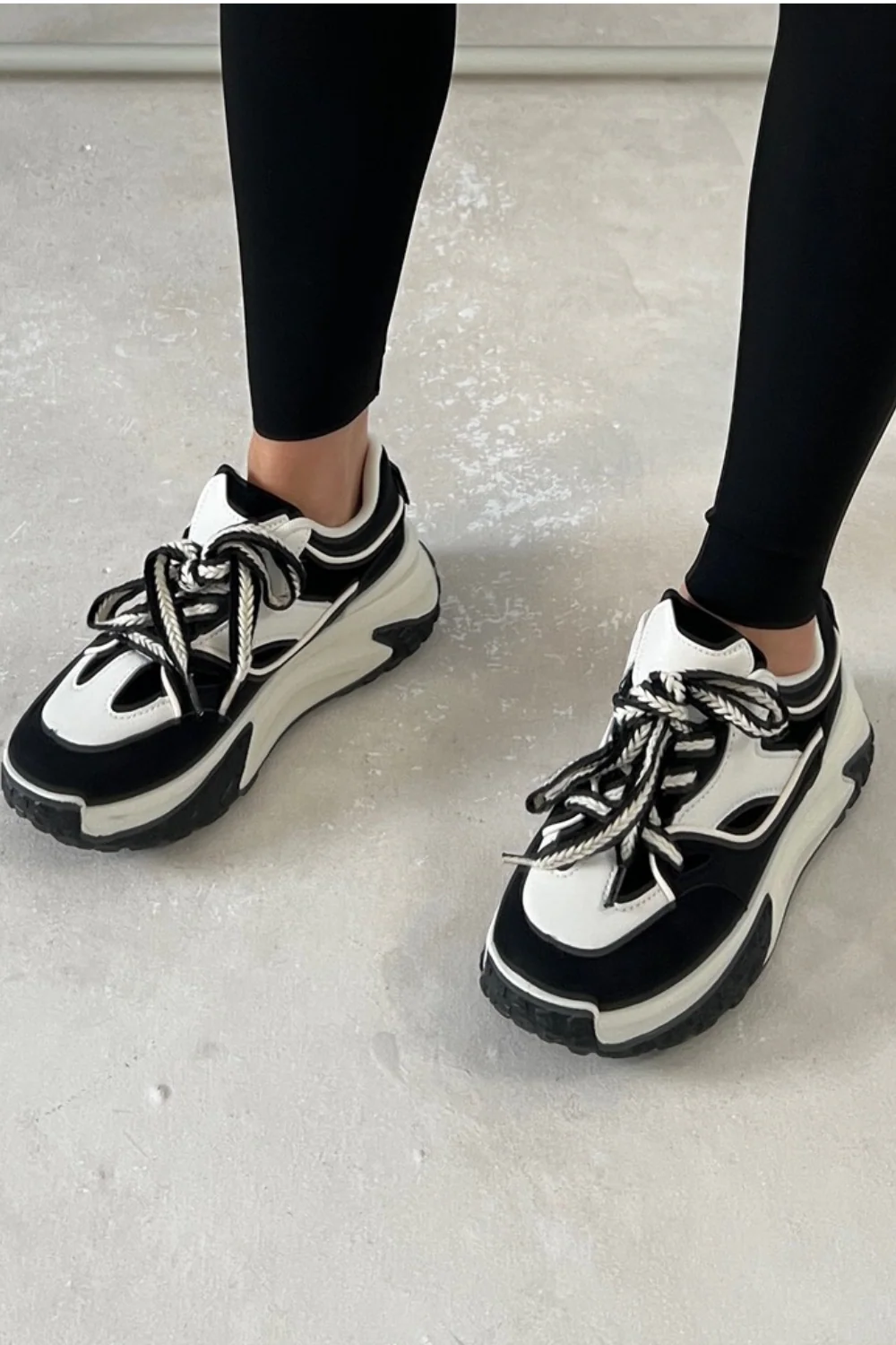 Alex black and white trainers - Image 3