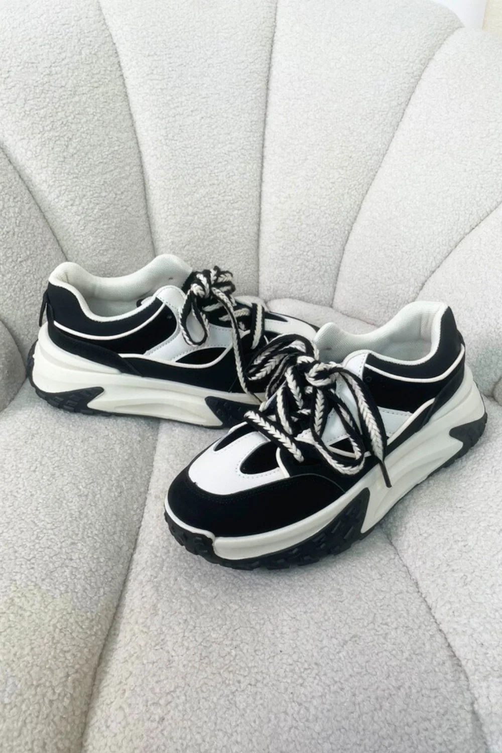 Alex black and white trainers - Image 4