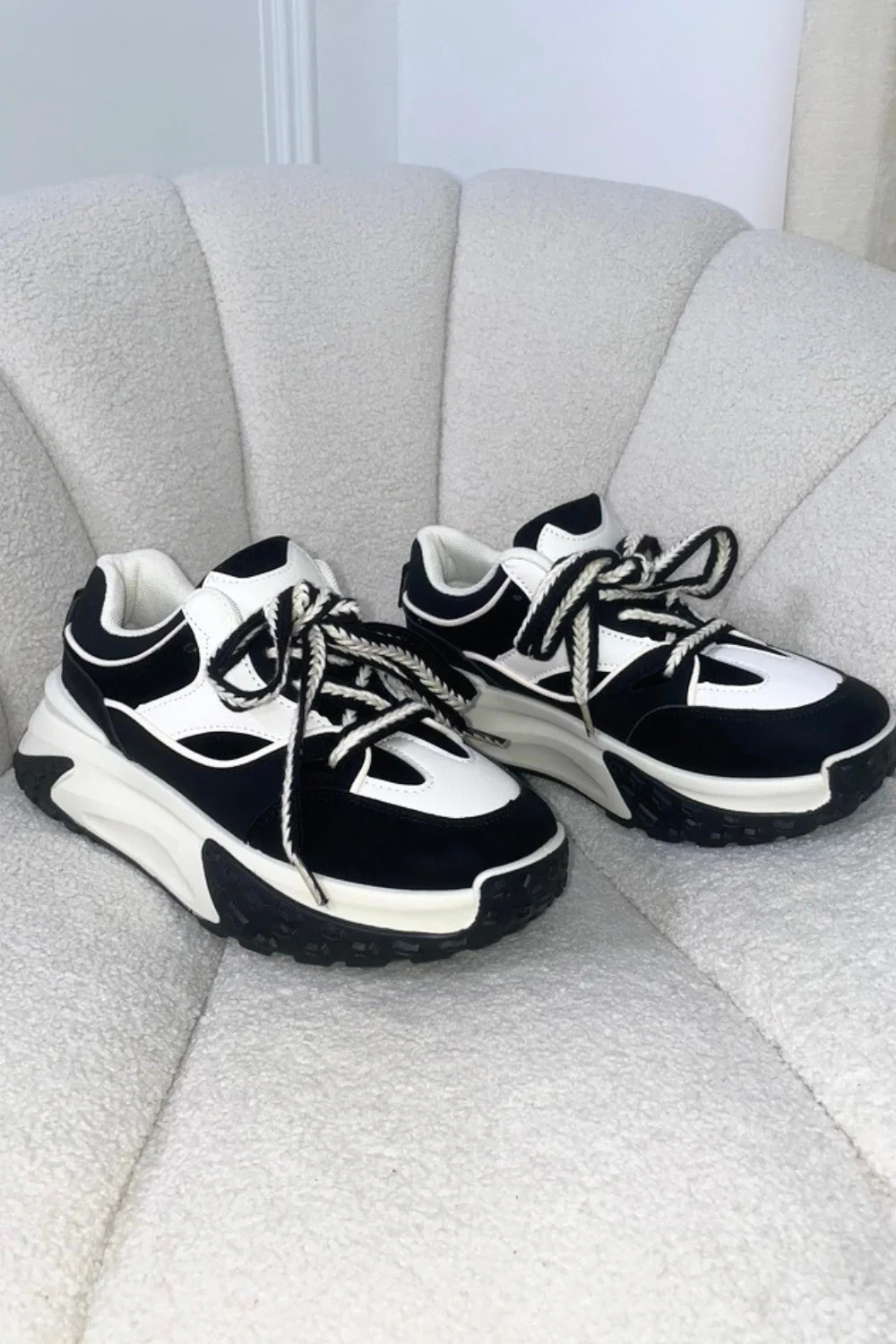 Alex black and white trainers - Image 6