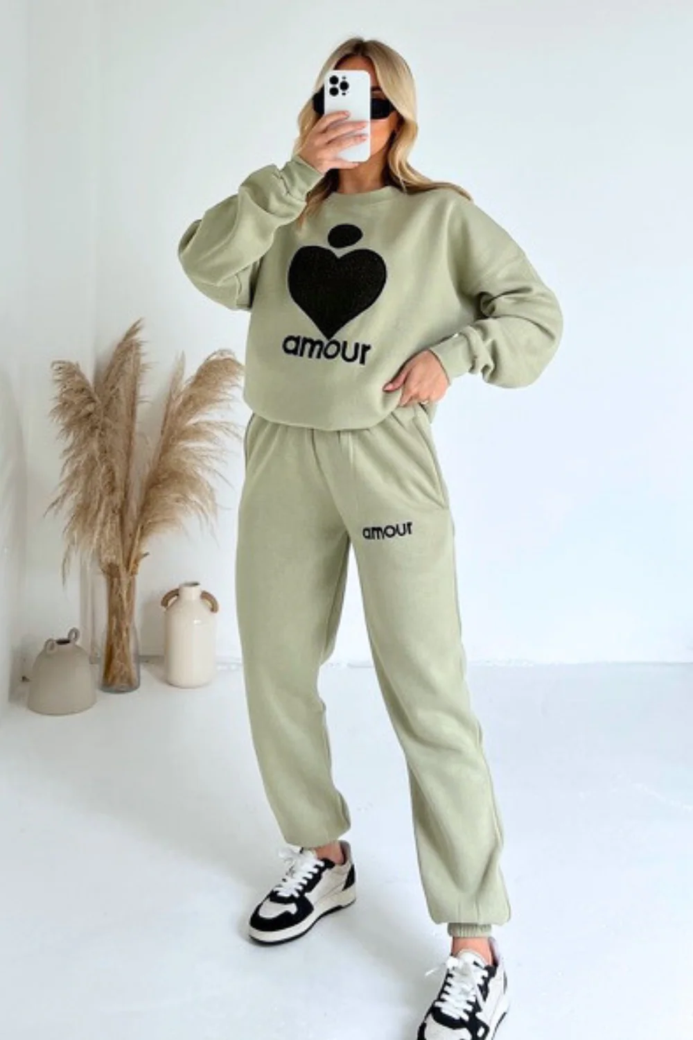 Amour sage teddy heart embroidered sweater joggers premium loungewear - Image 3