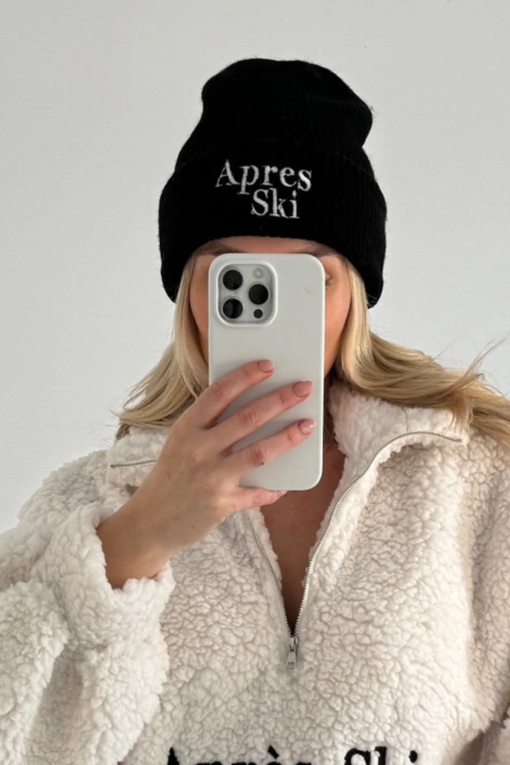 Apres ski black embroidered knit beanie hat - Image 2