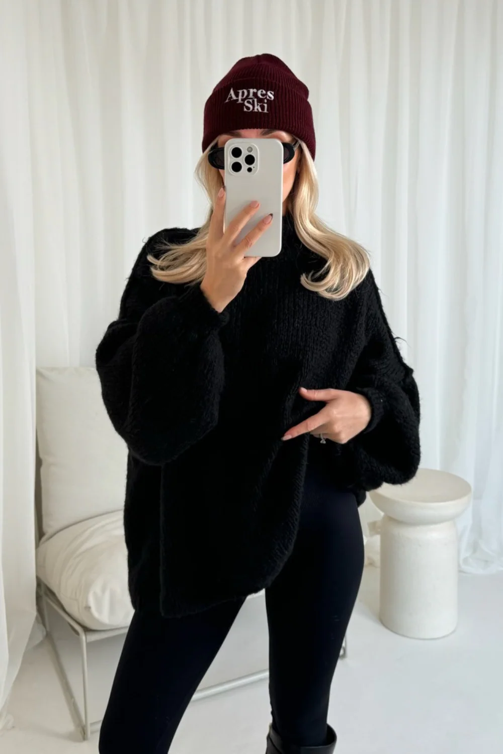 Apres ski burgundy embroidered knit beanie hat - Image 3