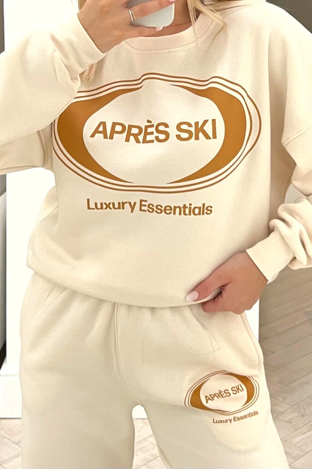 Aprés Ski ecru printed sweater loungewear set - Image 2