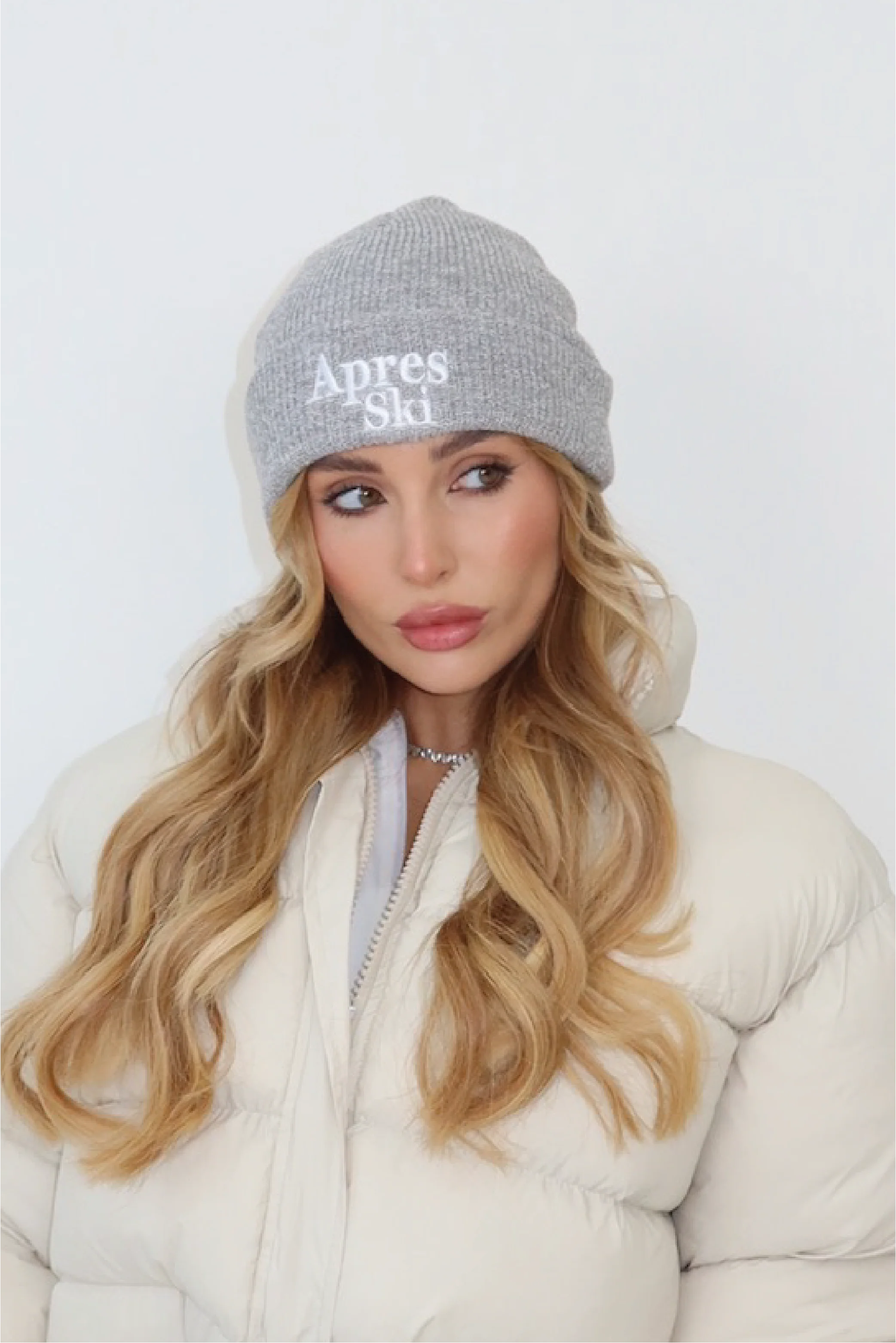 Apres ski grey embroidered knit beanie hat - Image 2
