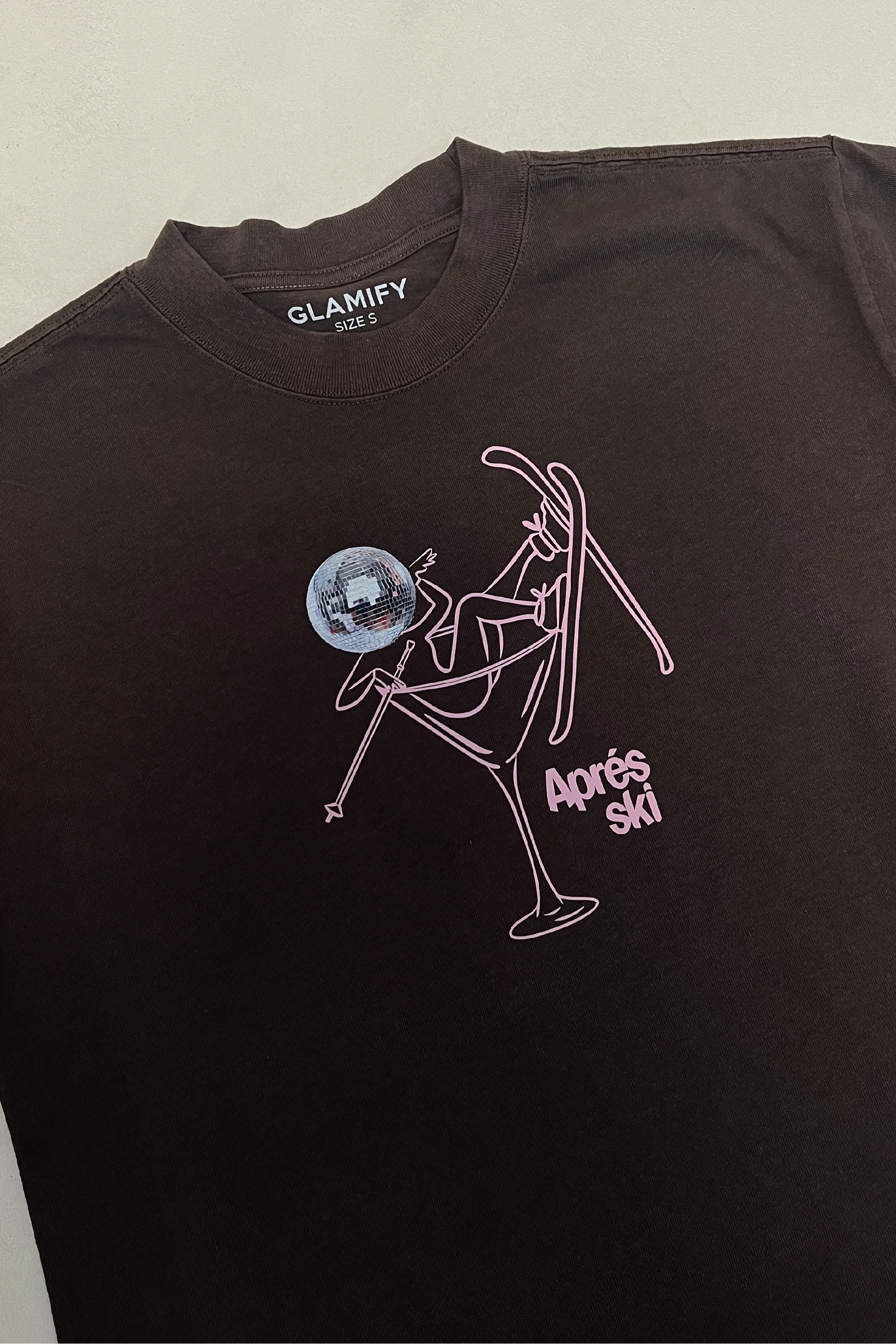 Apres Ski martini disco ball chocolate heavyweight t-shirt - Image 4