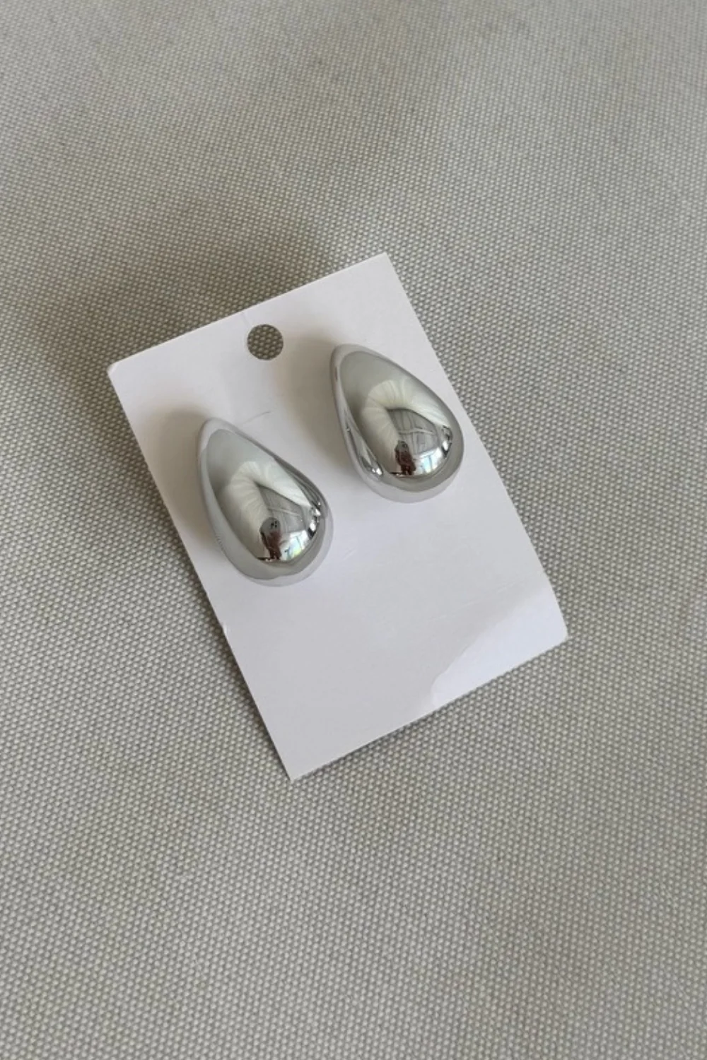 Ari silver drop earrings - Image 3