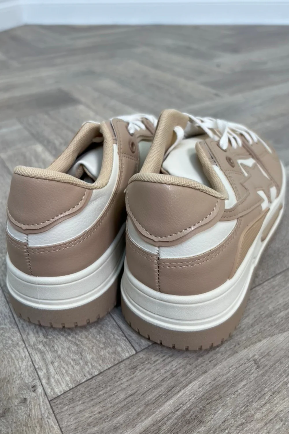 Bella nude and white star trainers - Image 4