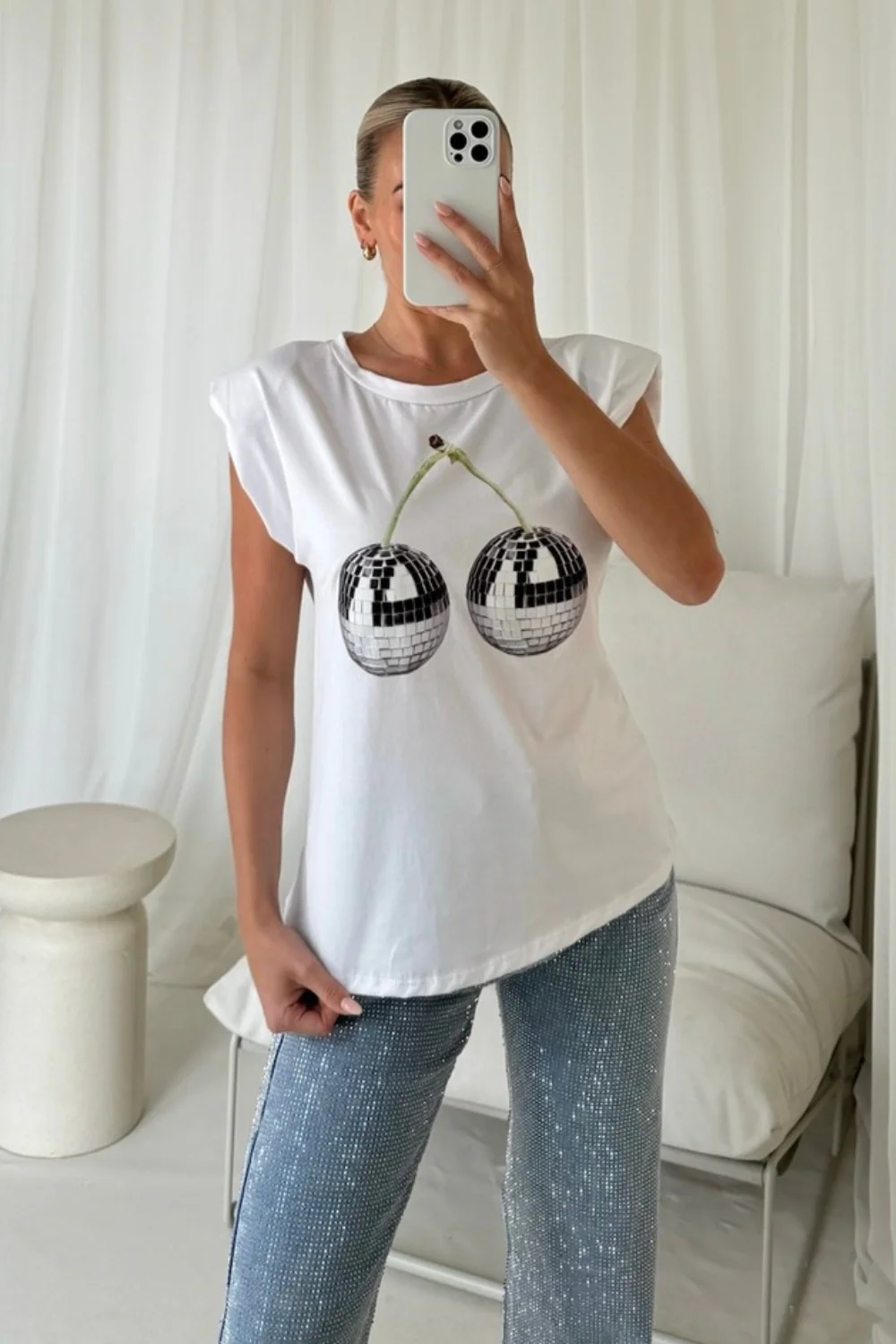 Disco cherry white shoulder pad t-shirt - Image 3