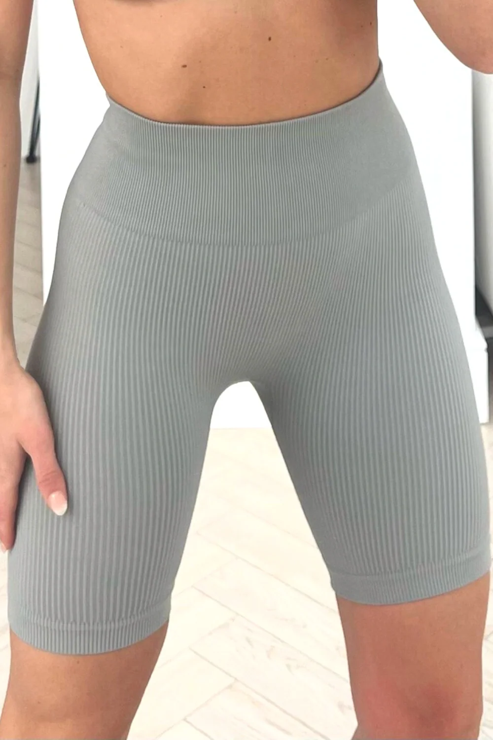 Casey grey ribbed high waist cycling shorts - Image 2