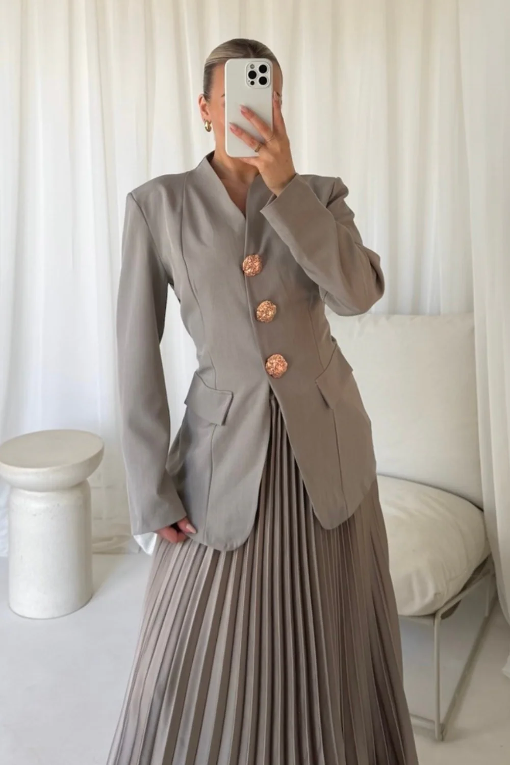 Charlotte taupe tailored blazer - Image 4