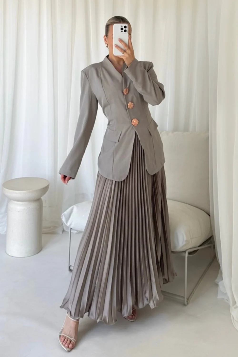 Charlotte taupe tailored blazer - Image 5
