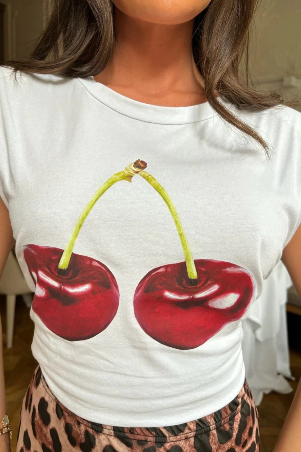 Cherry printed white shoulder pad t-shirt - Image 2