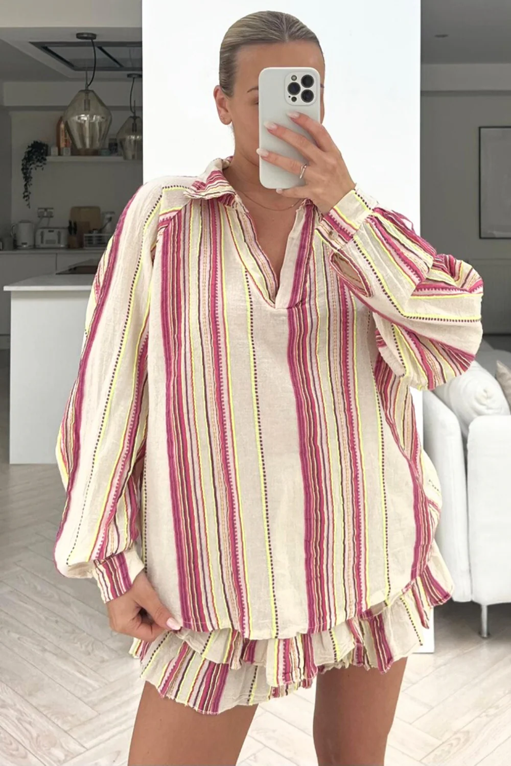 Cici fuchsia & beige striped two piece frill short coord - Image 3