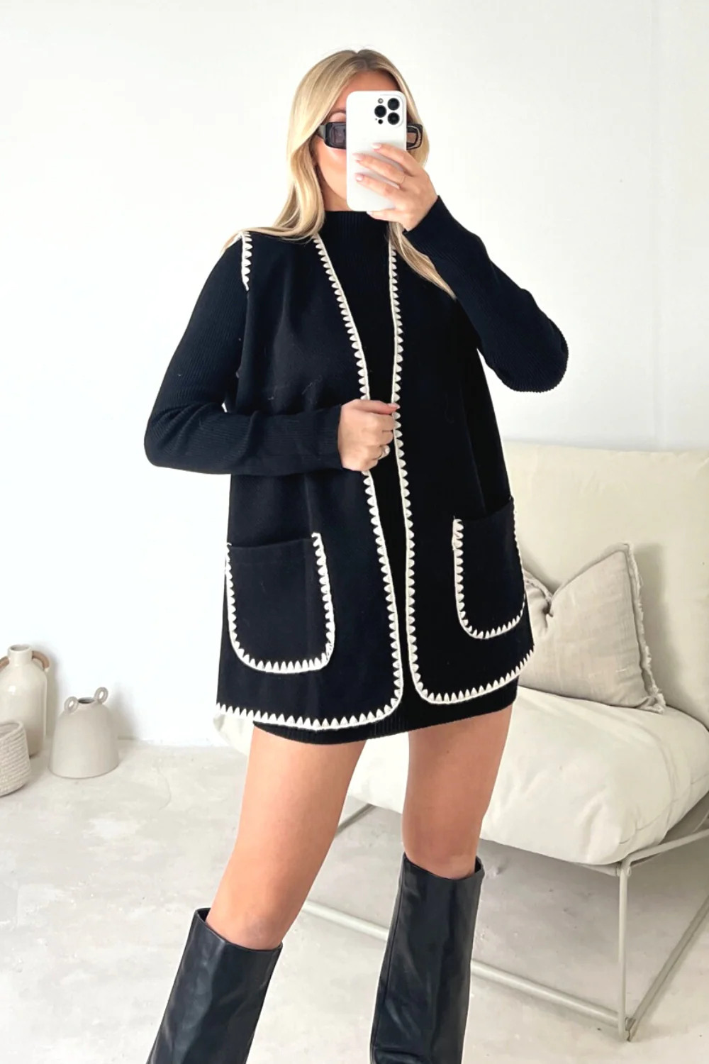 Elizah black tailored contrast gilet - Image 2