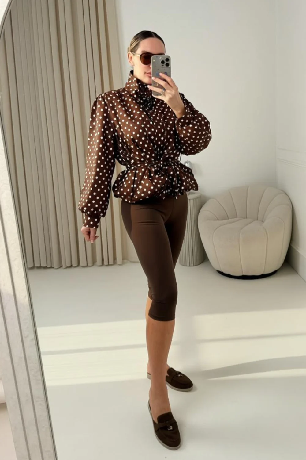 EMILY CHOCOLATE CAPRI LEGGINGS - Image 2