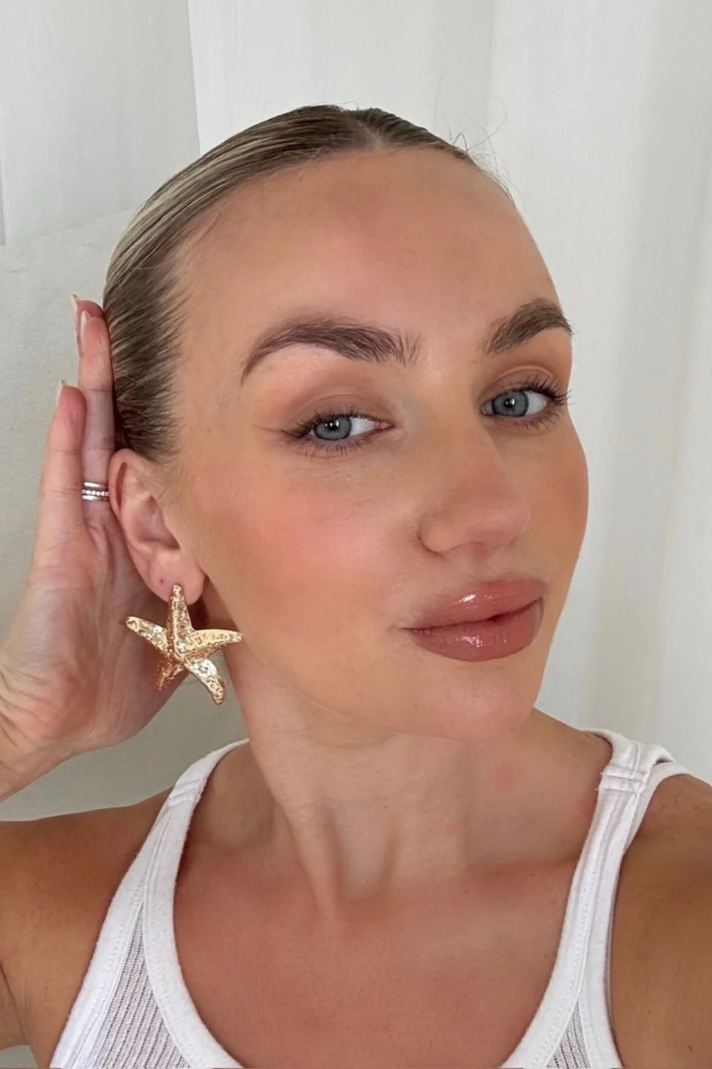 Freya gold starfish earrings & necklace - Image 2