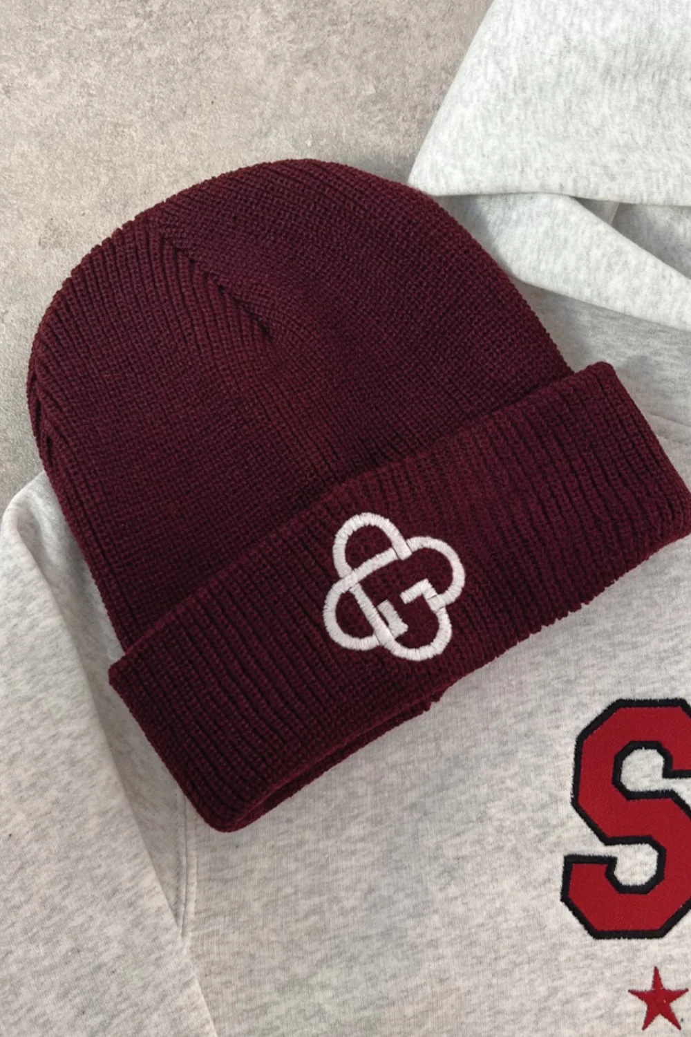 G monogram burgundy embroidered knit beanie hat - Image 2