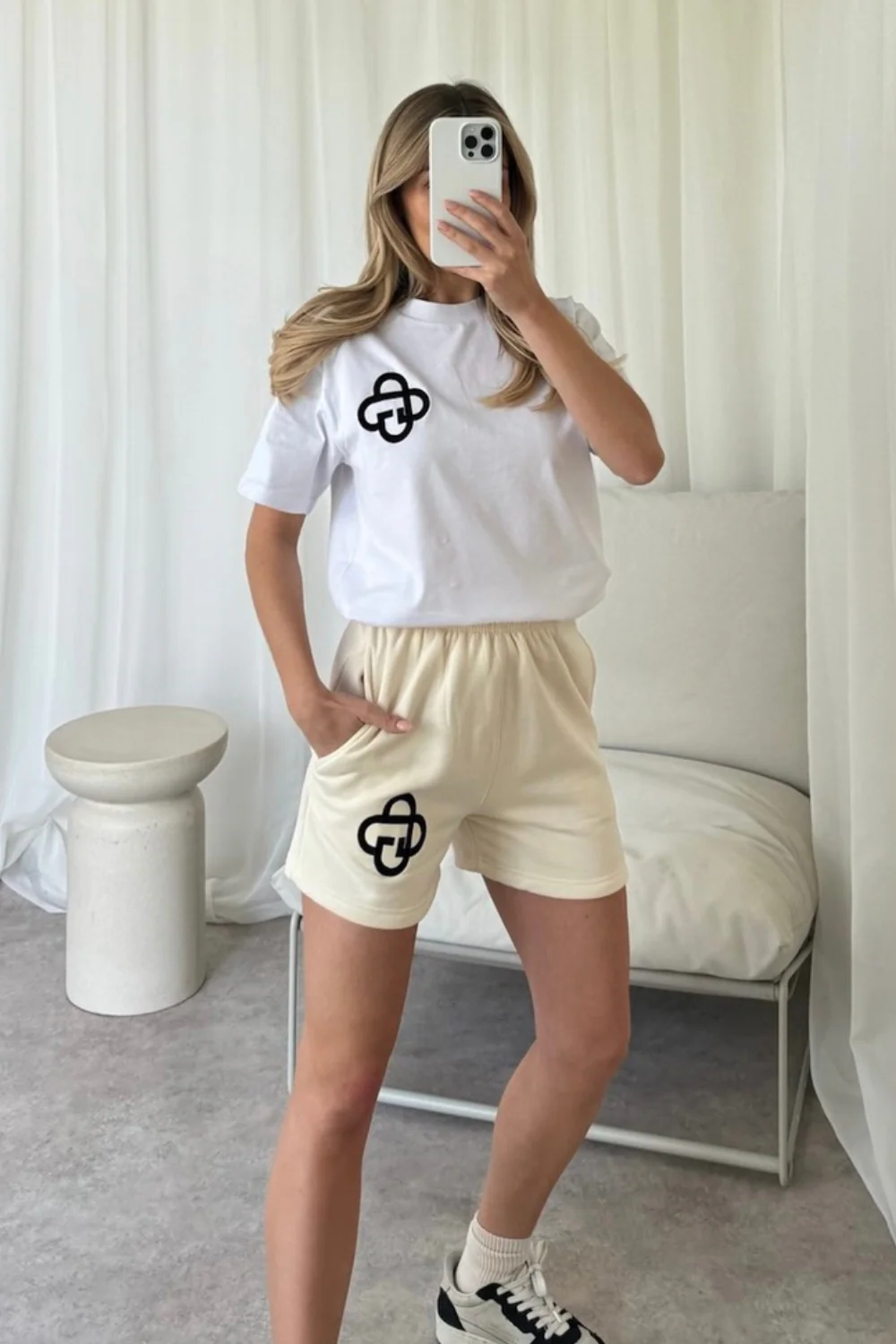 G monogram ecru embroidered premium t-shirt and shorts - Image 3