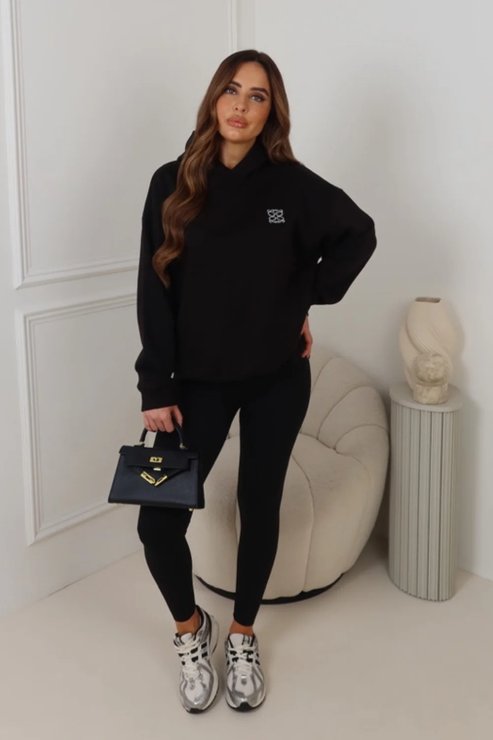 GEGE EMBROIDERED BLACK PREMIUM ESSENTIAL RELAXED HOODIE - Image 2