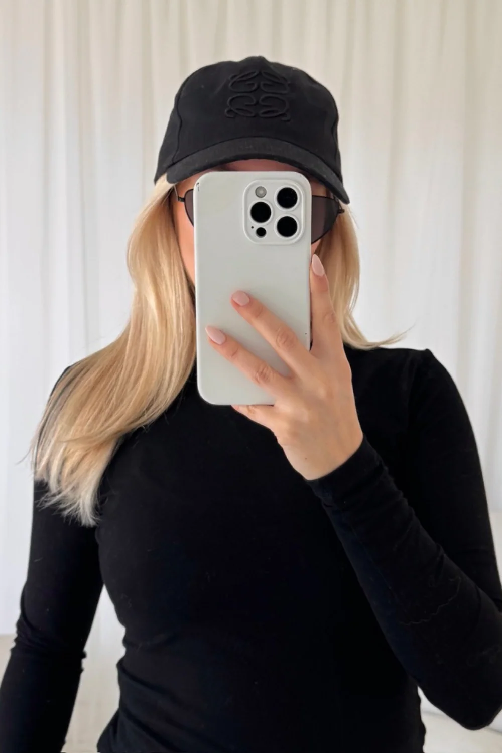 Gege embroidered black cap - Image 2