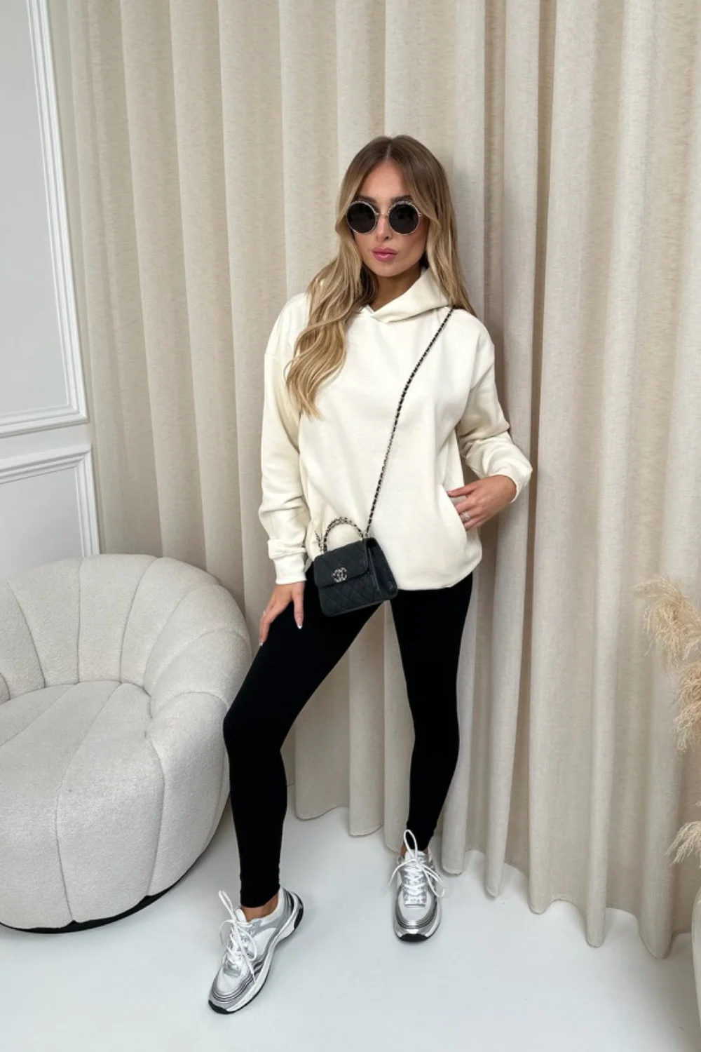 Kendall ecru hoodie and black ribbed legging set - Image 2