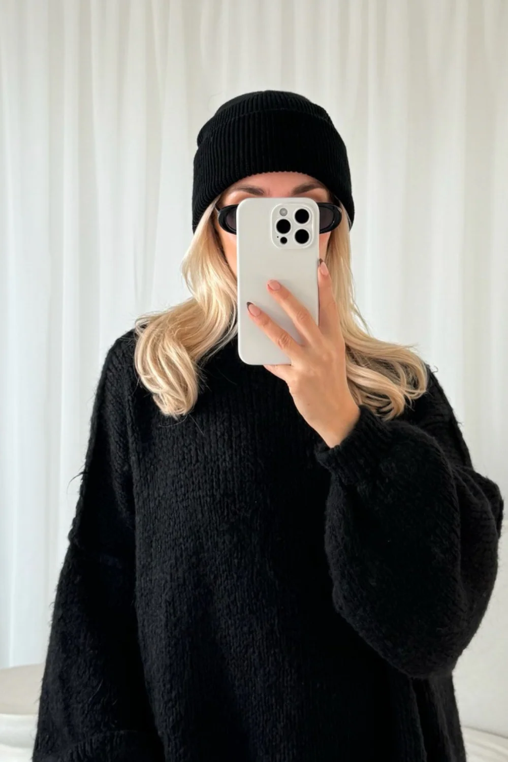 Konnie black knit beanie hat - Image 2