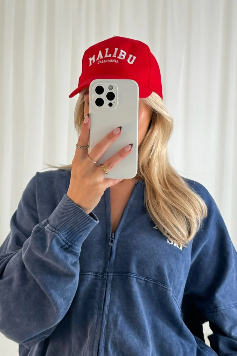 Malibu red embroidered cap - Image 2