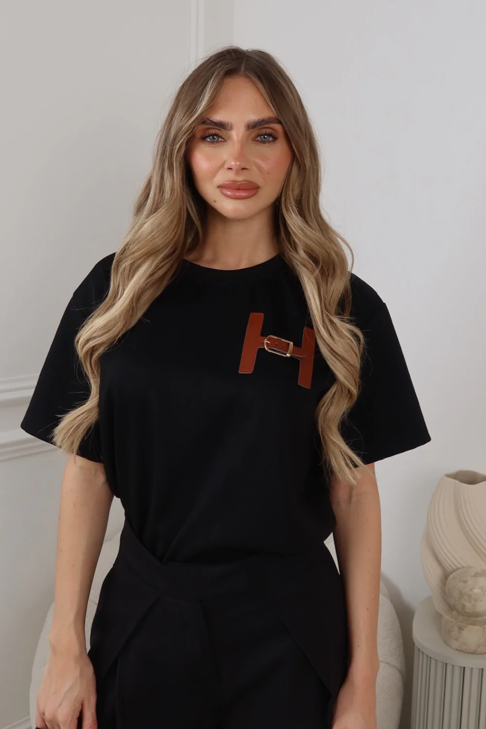 MIA BLACK T-SHIRT WITH FAUX LEATHER H BUCKLE