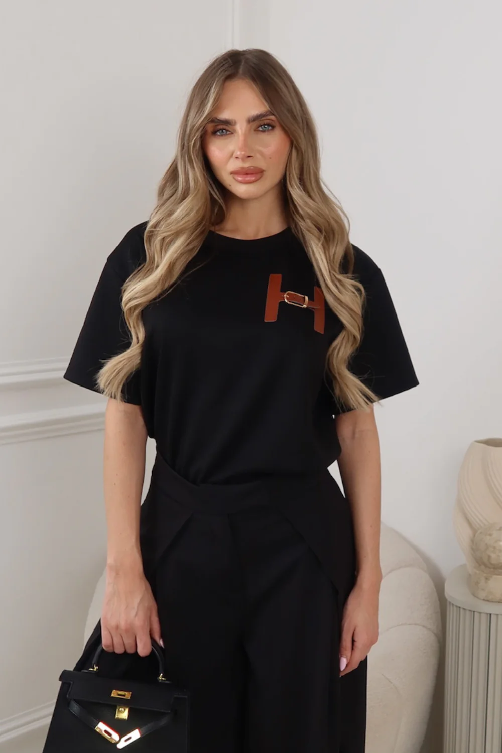 MIA BLACK T-SHIRT WITH FAUX LEATHER H BUCKLE - Image 2
