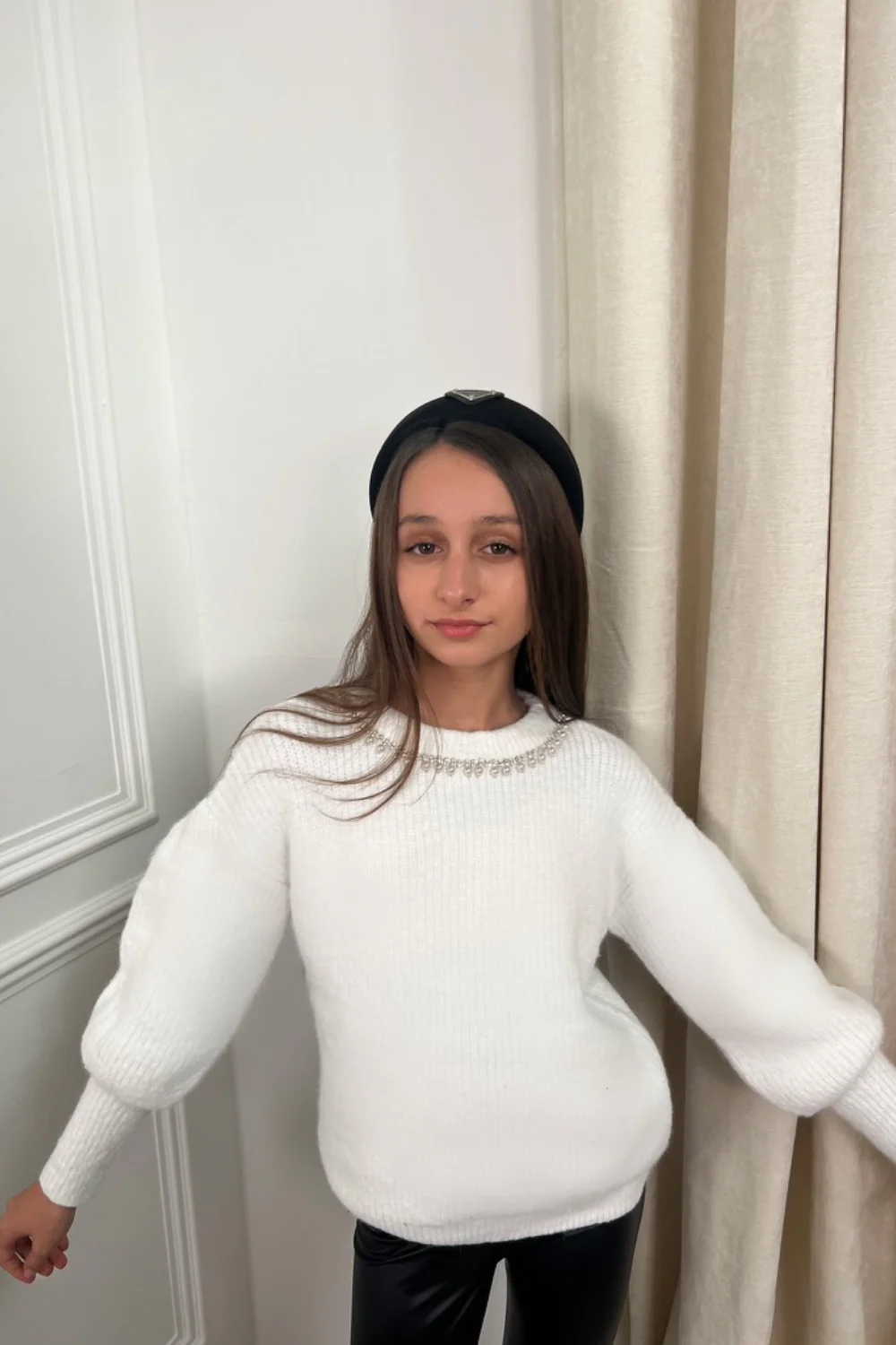 Mini bobbie cream pearl neck knitted sweater