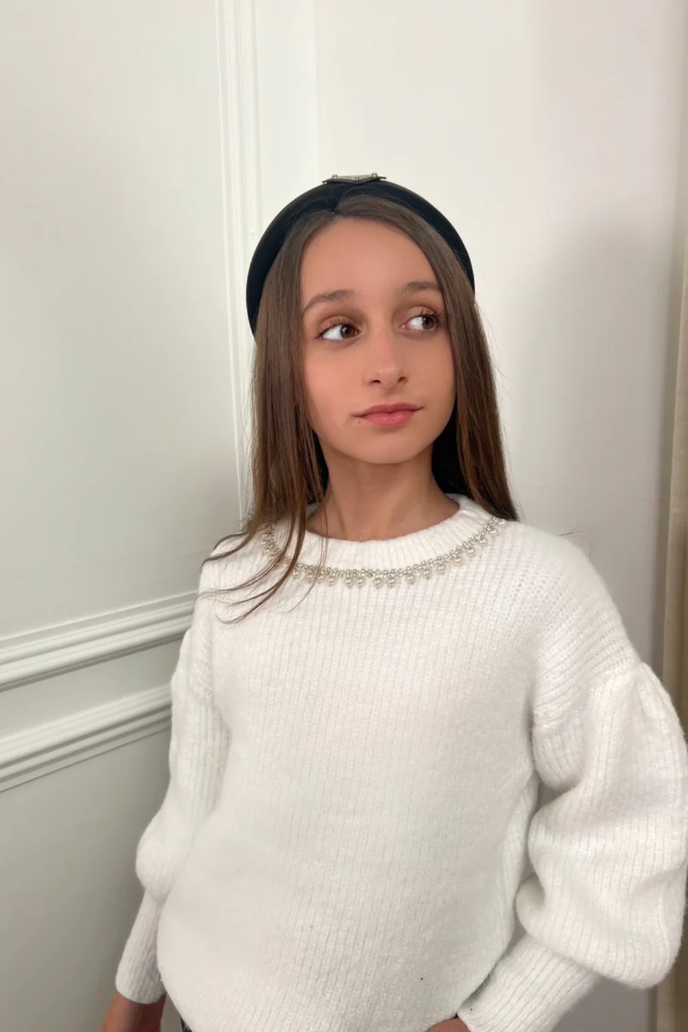 Mini bobbie cream pearl neck knitted sweater - Image 2