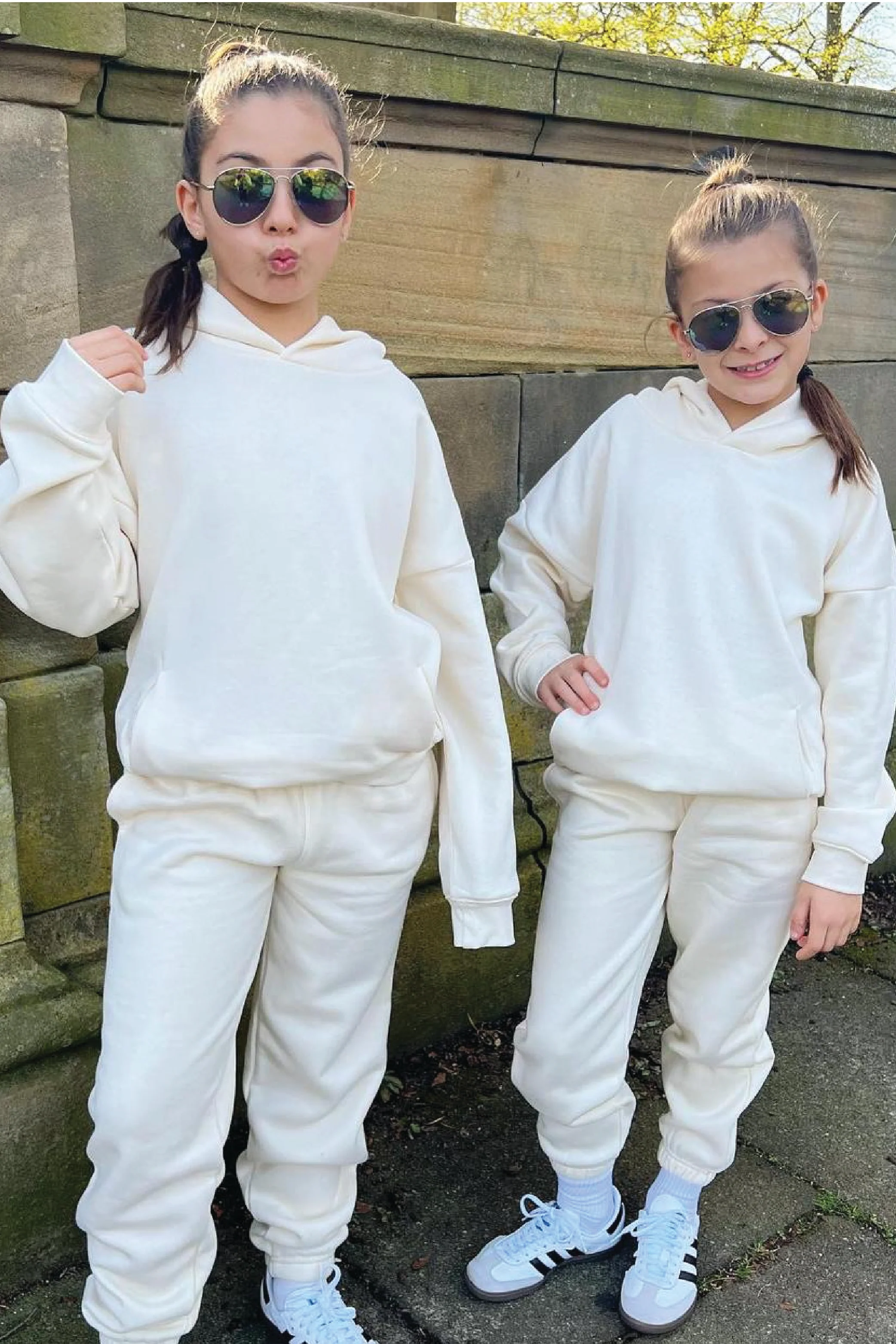 Mini ecru premium essential hoodie