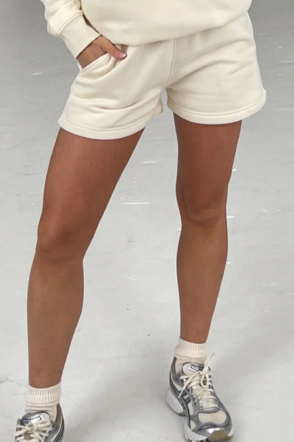 Mini Girls ecru premium essential shorts - Image 2