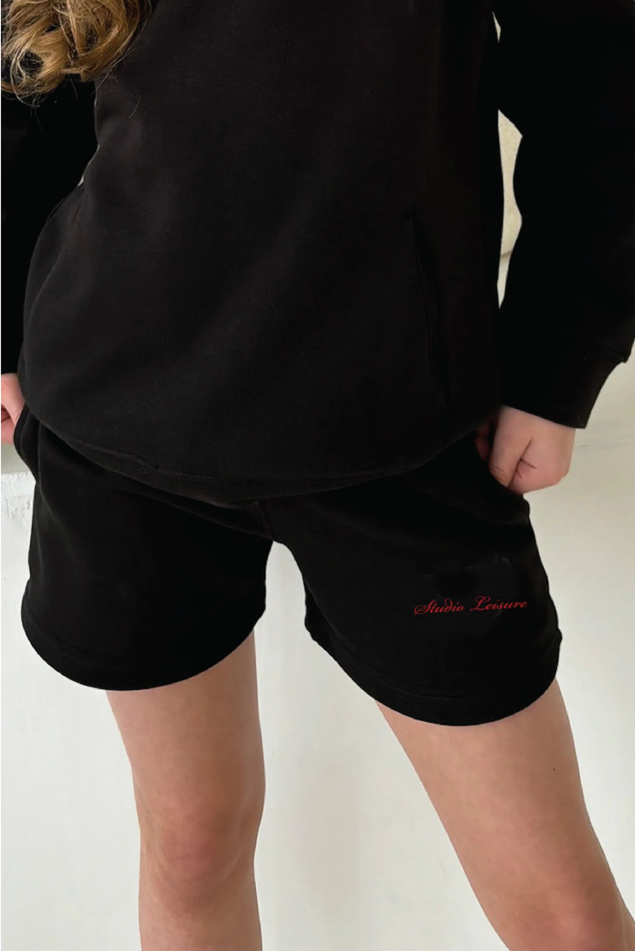Mini Studio leisure red and black cursive printed shorts