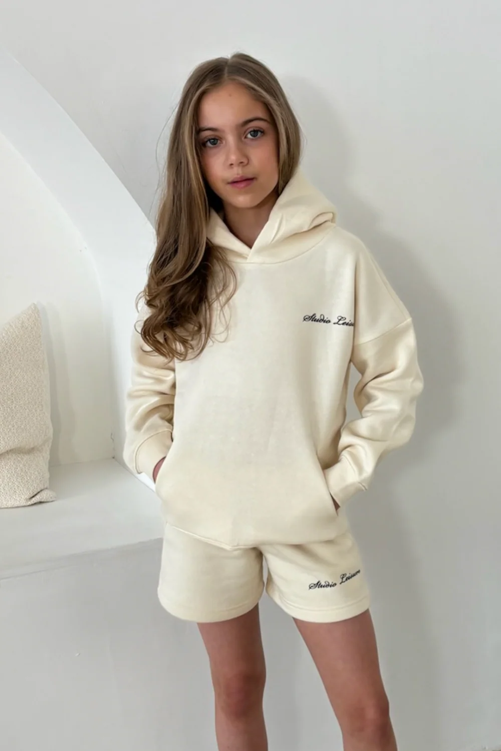 Mini studio leisure cursive ecru printed shorts