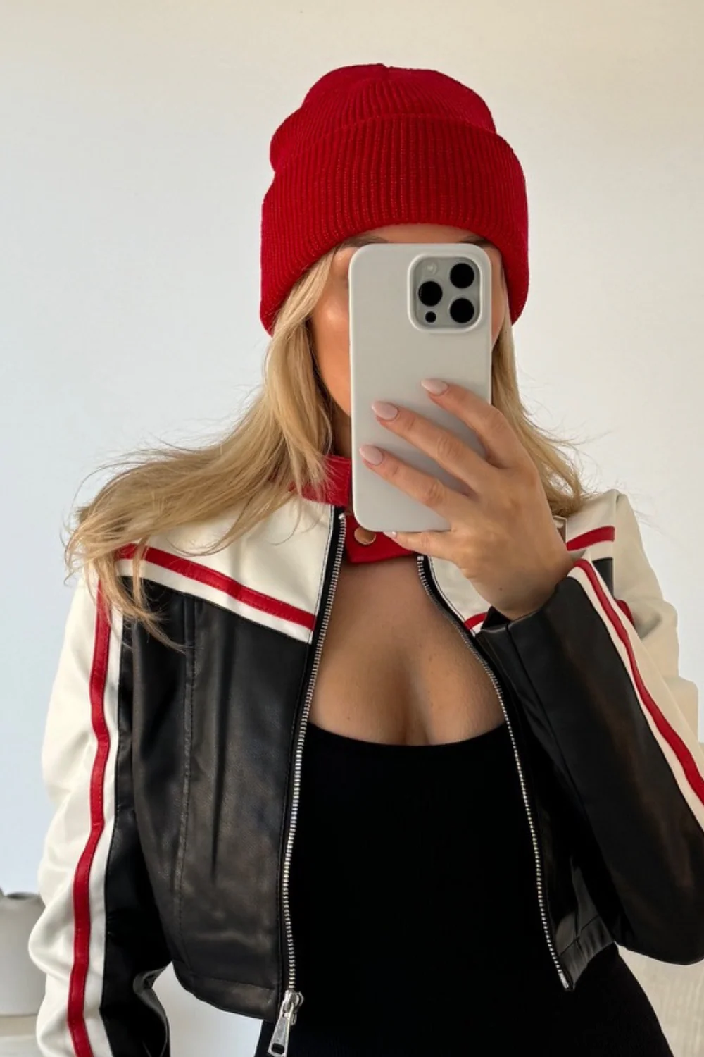 Konnie red knit beanie hat - Image 2