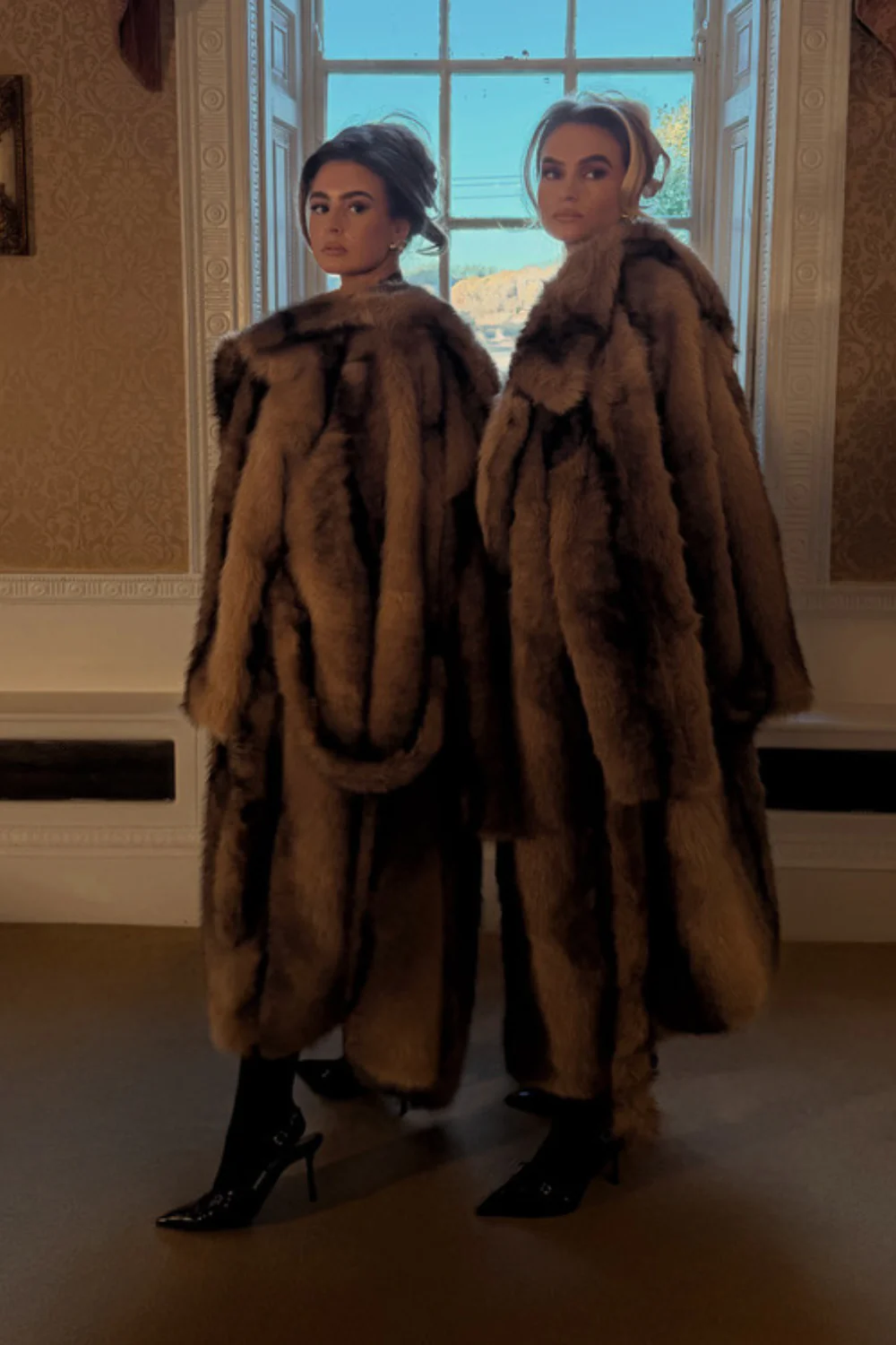 Pipa camel long faux fur coat - Image 2
