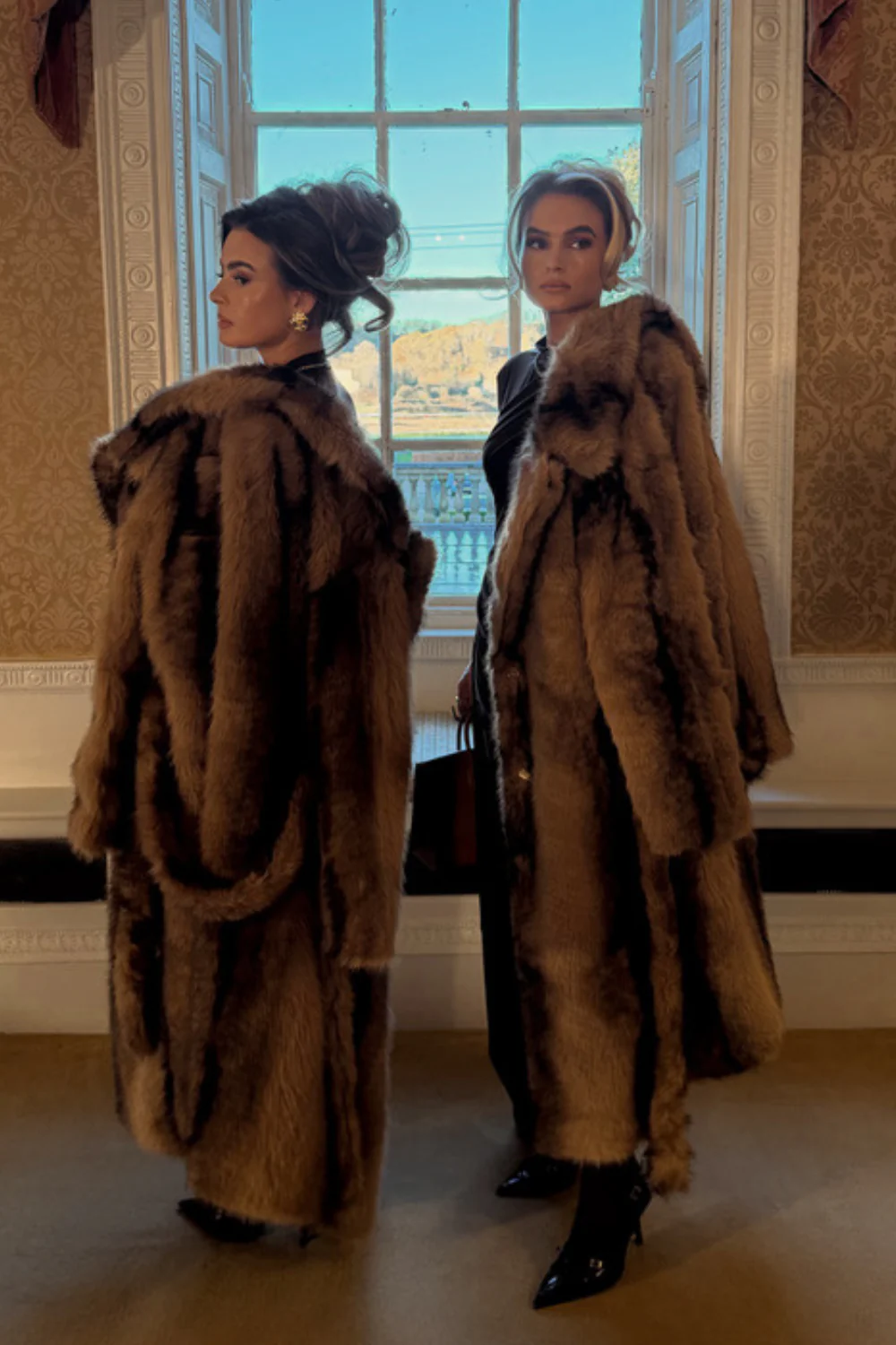 Pipa camel long faux fur coat - Image 4