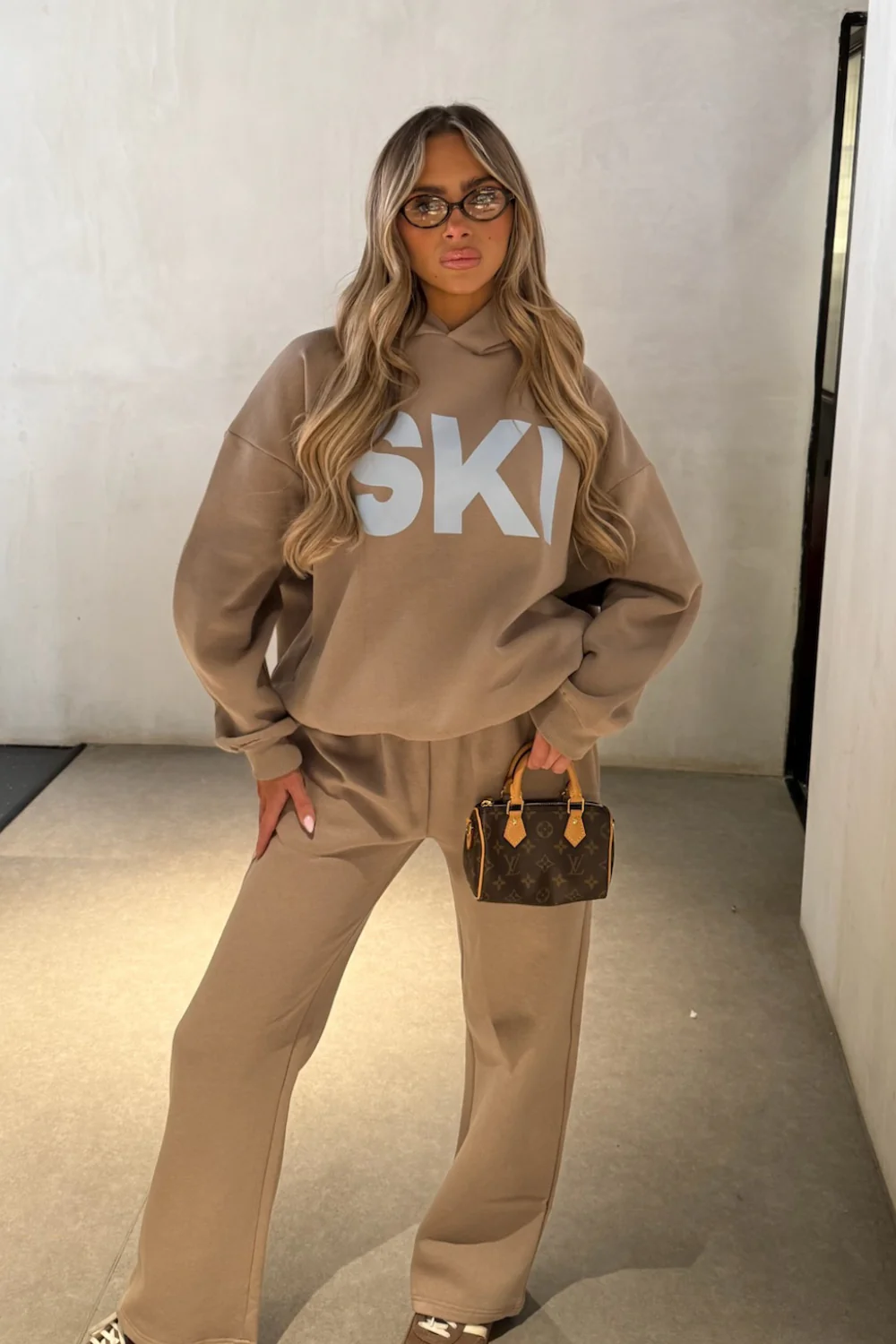 SKI ESSENTIAL MOCHA PRINTED HOODIE - Image 4