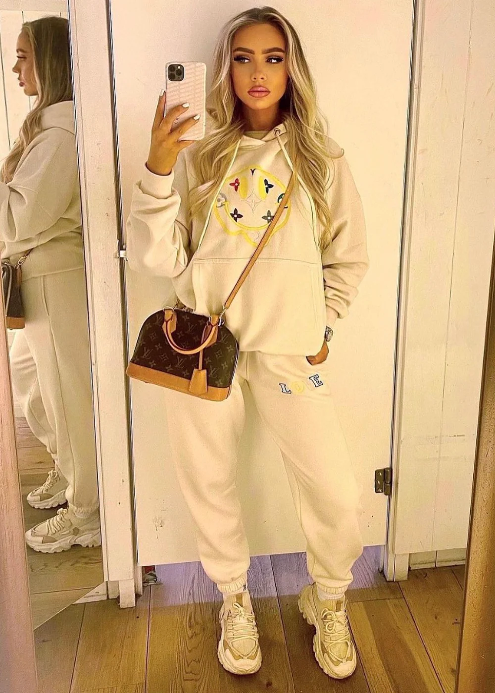 Smiley pattern ecru embroidered  hooded loungewear set - Image 2