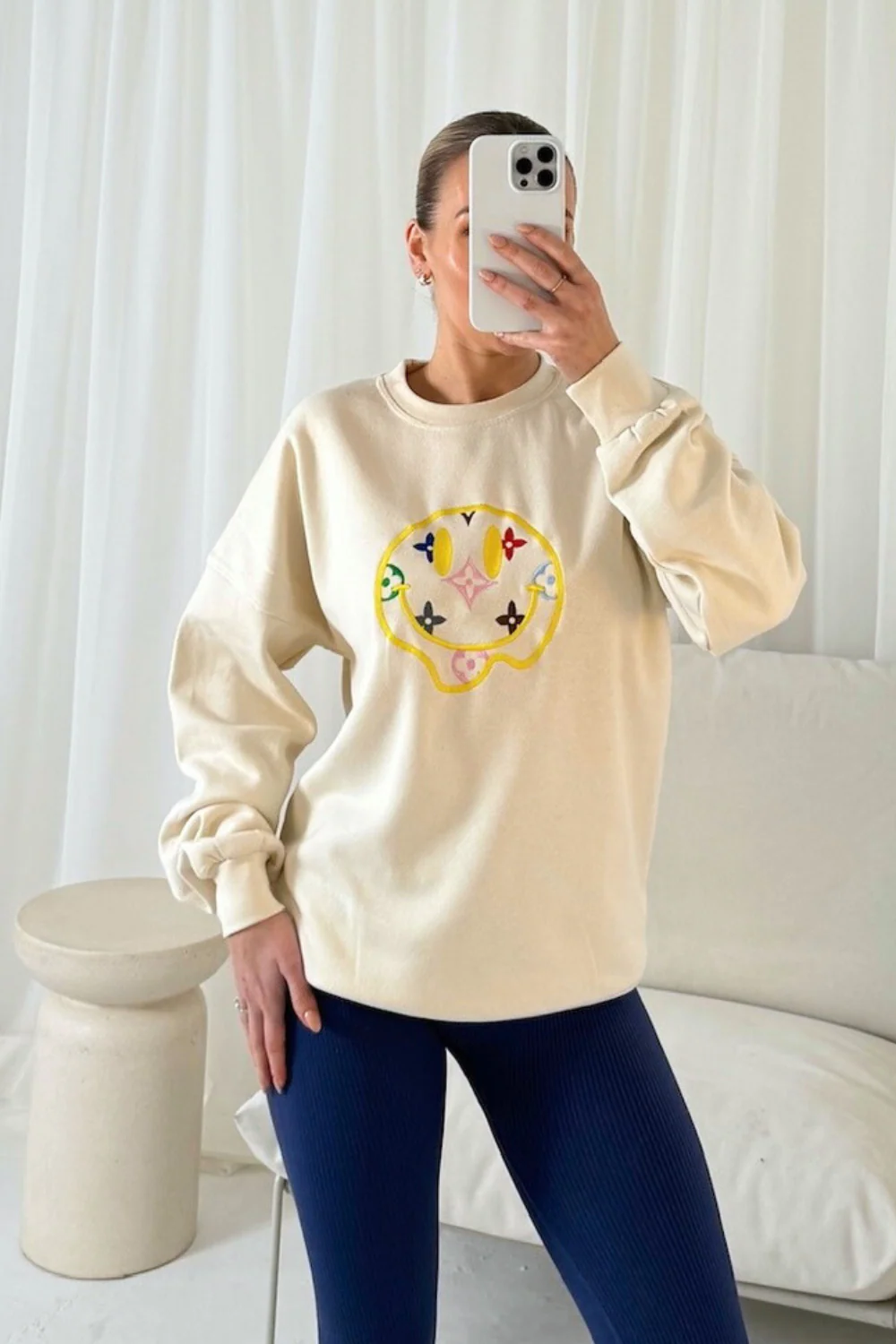 Smiley pattern ecru embroidered sweater and legging set - Image 3