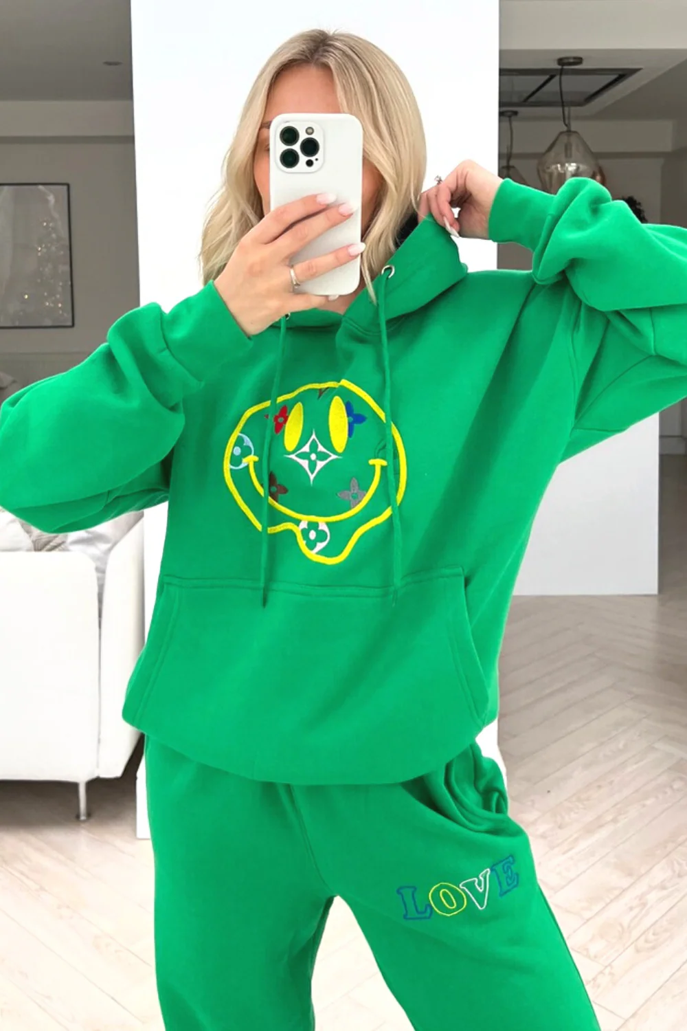 Smiley pattern green embroidered  hooded loungewear set - Image 2