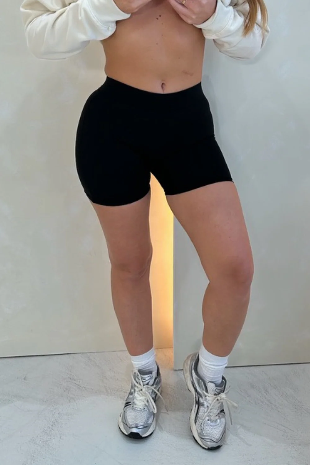 Zena black seamless cycling shorts - Image 4