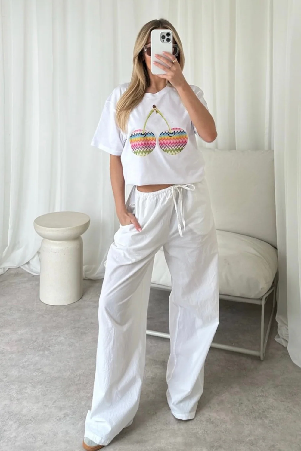 Zigzag cherry printed white T-shirt - Image 3